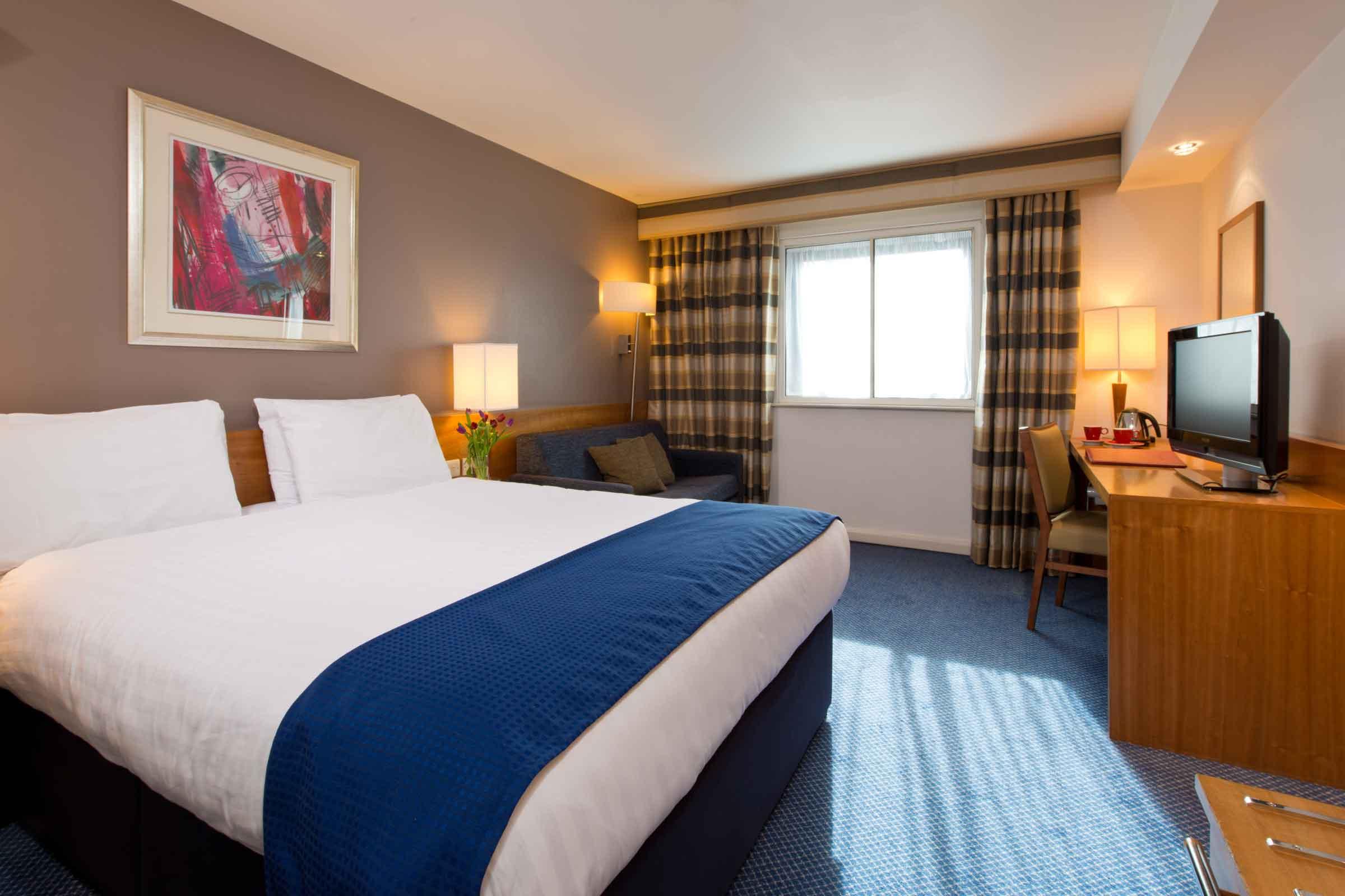 Hotel Leonardo London Heathrow Airport 4*