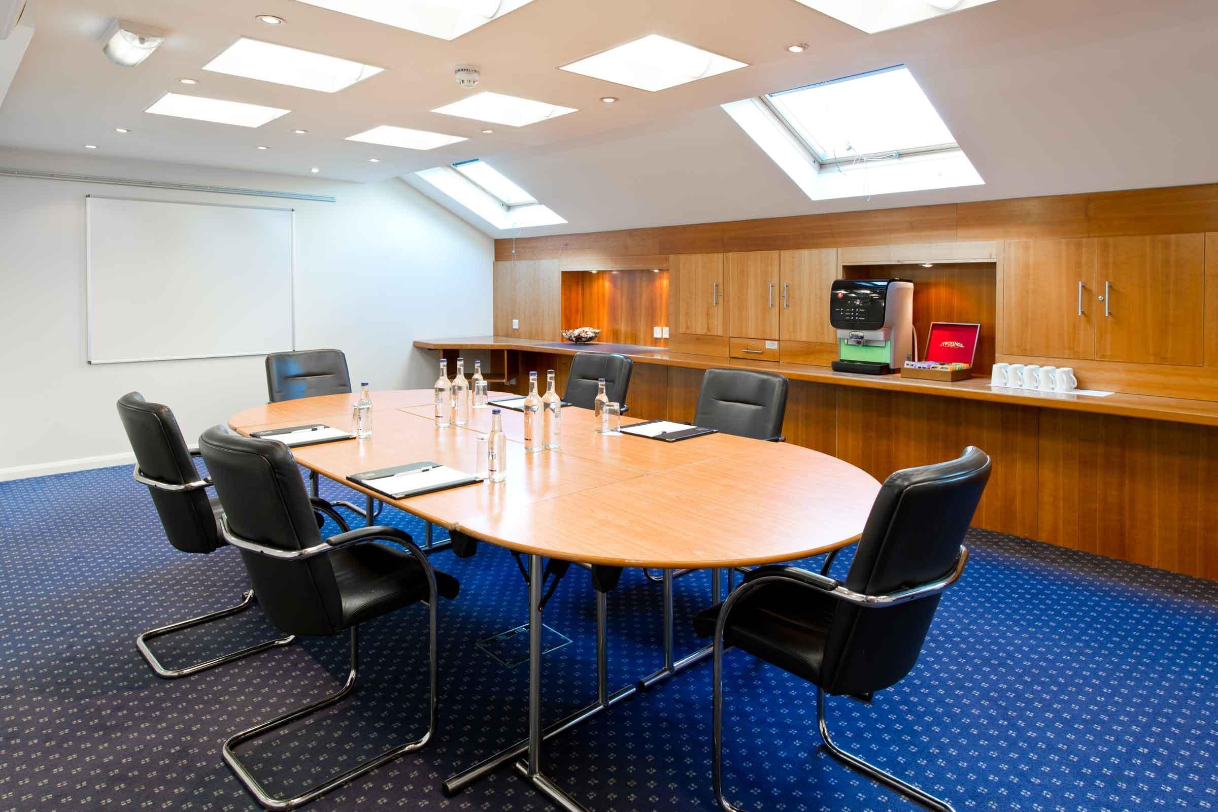 Hotel Leonardo London Heathrow Airport 4*