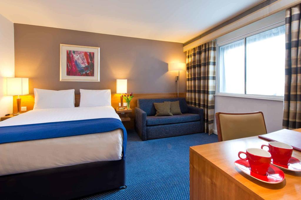 Leonardo London Heathrow Airport 4*