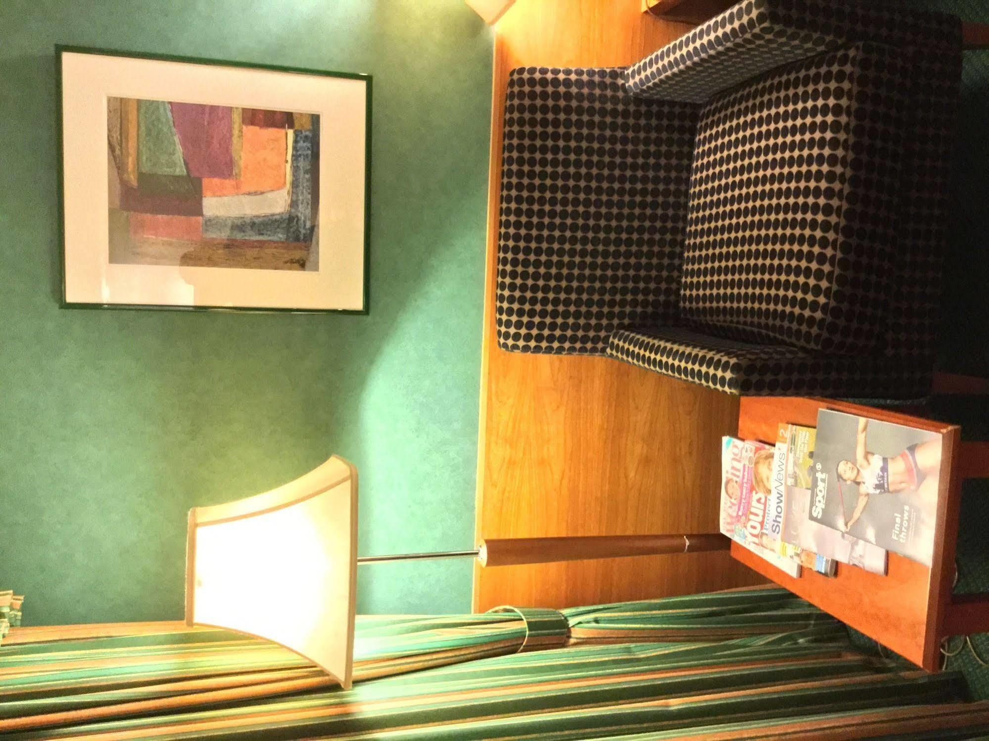 Hotel Leonardo London Heathrow Airport 4*