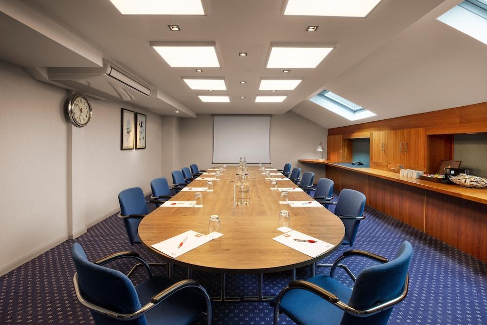 Leonardo London Heathrow Airport West Drayton (Middlesex)