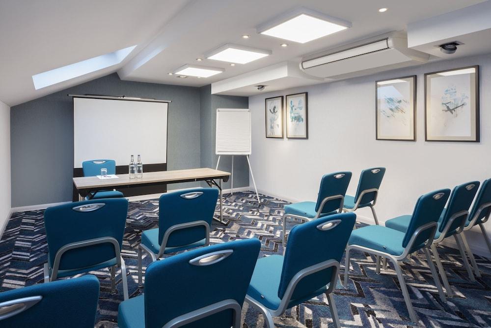 Leonardo London Heathrow Airport Hotel