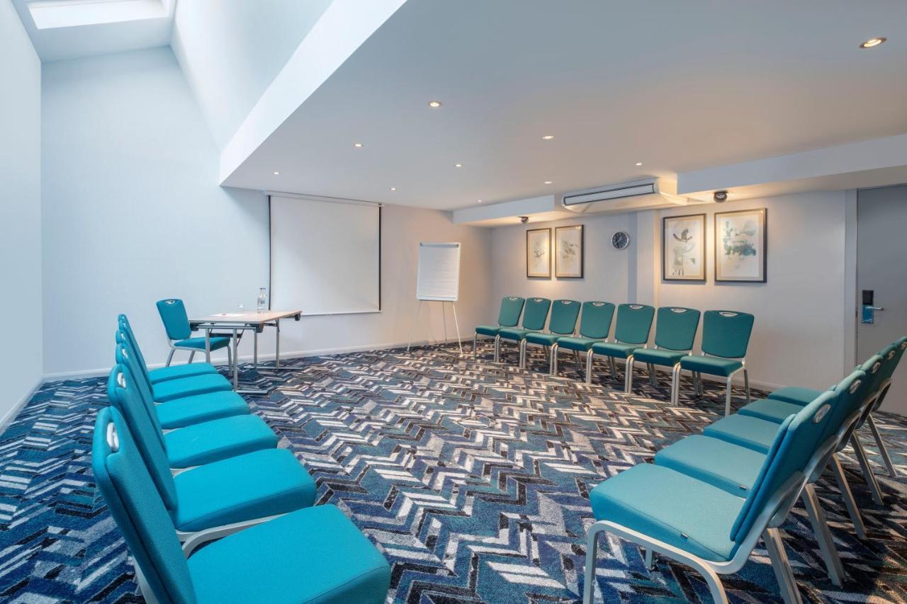 Leonardo London Heathrow Airport Hotel 4*